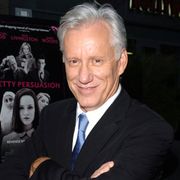 ジェームズ・ウッズ、胸の検査をクリア
