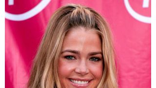 デニース・リチャーズ、大親友ヘザー・ロックリアと縁を切る
