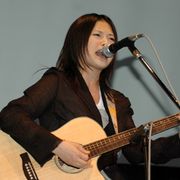 ライブと試写会が合体!YUIが映画史上初の試み