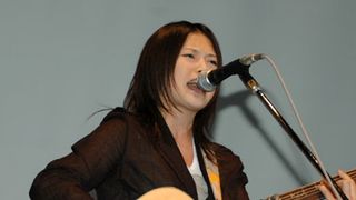 ライブと試写会が合体!YUIが映画史上初の試み