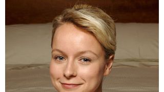 サマンサ・モートン、イアン・ホルムの息子と婚約