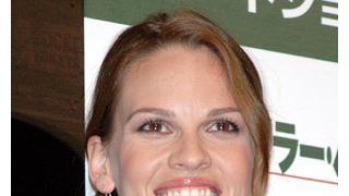 ヒラリー・スワンク、離婚を申請