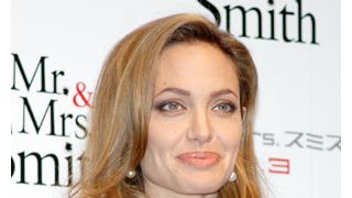 アンジェリーナ・ジョリー、娘の名前のドメインを取得