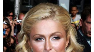 パリス・ヒルトン、駐車場で当て逃げの瞬間をビデオに撮られる