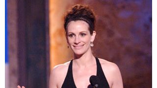 ジュリア・ロバーツ、トニー賞のプレゼンターで好印象