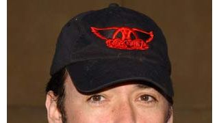 ジョン・キューザック、ストーカー女に接近禁止を求める
