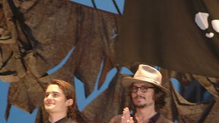 ジョニー・デップ生声禁止? 無言でジャパンプレミアを終了