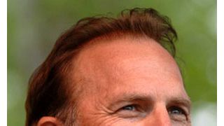 ケヴィン・コスナー、17年ぶりに『フィールド・オブ・ドリームス』のロケ地へ