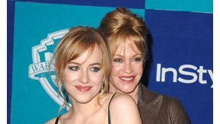 メラニー・グリフィス、17歳の娘と一緒に喫煙