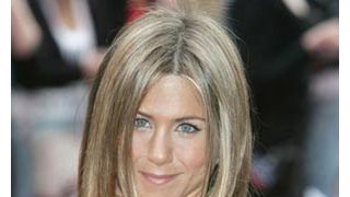 ジェニファー・アニストン、犬に慰めを見出す?