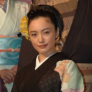 仲間由紀恵ピンチ!「大奥」で20代はひとり!40代の視線が怖い!