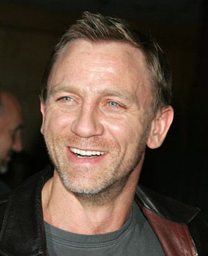 ダニエル クレイグ 男性俳優とのキス シーン シネマトゥデイ ダニエル クレイグ 男性俳優とのキス シーン シネマトゥデイ