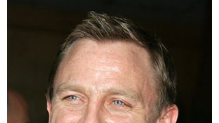 ダニエル・クレイグ、男性俳優とのキス・シーン