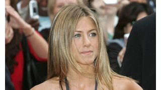 ジェニファー・アニストンのトップレス訴訟、示談で決着