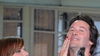 ハンカチ王子に対抗? 汗だくキアヌ・リーヴス、プレミアでノリノリ