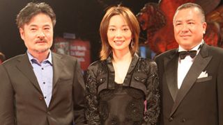 黒澤清作品、深夜上映に800人! 葉月里緒奈も赤いヒールで登壇