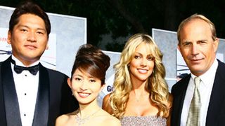 “大魔神”佐々木がハリウッドのプレミアで榎本加奈子をお披露目