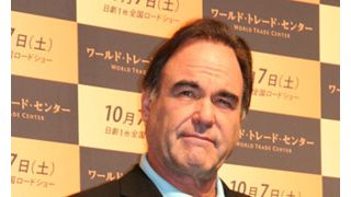 巨匠オリバー・ストーン来日!全米で観客が手と手をつなぎ合う現象が?