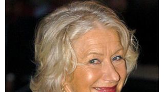 ヘレン・ミレン、女王役を演じていても交通手段は市バス
