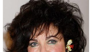 エリザベス・テイラー、所有物をオークションにかけることに同意