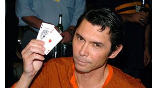 ルー・ダイアモンド・フィリップス、家庭内暴力で告発