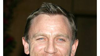 007のセットが再建開始