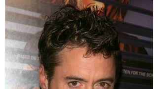 ロバート・ダウニーJr.、スーパーヒーローにふんする