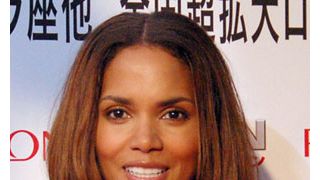 ハル・ベリー、教師にふんする