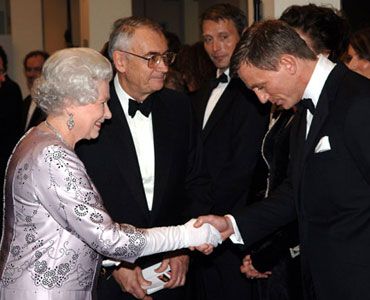 『007/カジノ・ロワイヤル』のワールド・プレミアに女王も出席