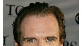 レイフ・ファインズ、川端康成の「雪国」映画化作品で監督デビュー