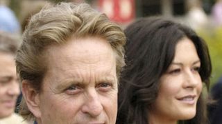 マイケル・ダグラス、あわや転落？