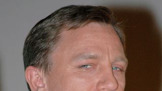 『007』新ボンドダニエル・クレイグ初来日! 必殺・流し目におすぎもメロメロ!
