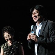 目がトロン、ほろ酔い加藤登紀子が赤井英和の「腰のボディラインがいい……」