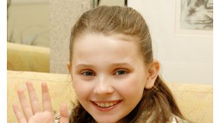 ミス・サンシャイン、11歳の純真少女“ゲイ・ドラッグ・セックス”はヘッドフォンでブロック!