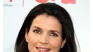 ジュリア・オーモンド、リンジー・ローハンの母親役にふんする