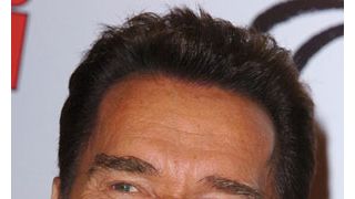 アーノルド・シュワルツェネッガー、スキーで骨折、手術