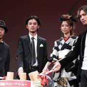 hitomiもびっくり!世界の塚本監督がうっかりミスでライバル映画を宣伝しちゃった?
