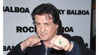 シルヴェスター・スタローン、リバプールでサッカー観戦