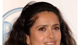 サルマ・ハエック、飼い犬に助けられる