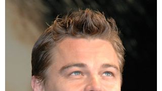 レオナルド・ディカプリオ、プレミアで熱心なファン・サービス
