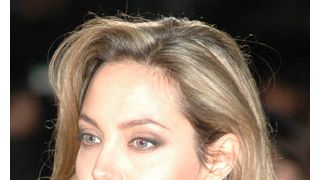 アンジェリーナ・ジョリー、母の死