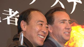 頭の辺りがウリ二つ? モト冬樹とニコラス・ケイジを見比べる