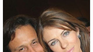 エリザベス・ハーレイの披露宴、レポーターと警備員がケンカ