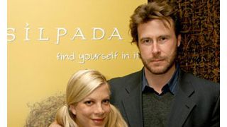 「ビバヒル」のトリ・スペリングに男児誕生