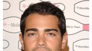 「デスパレートな妻たち」のジェシー・メトカーフ、リハビリ施設に入院