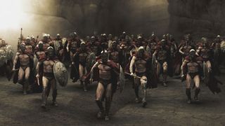 300人のマッチョ男が裸にパンツ1枚、赤マント！なぜ、かっこいい？