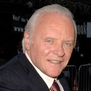 アンソニー・ホプキンス、ベニシオ・デル・トロ主演の『狼男』へ出演か?