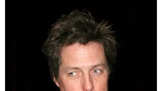 ヒュー・グラント、暴行で逮捕される
