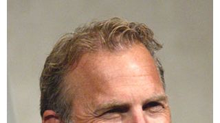 ケヴィン・コスナーに息子誕生、5度目のパパ