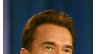 アーノルド・シュワルツェネッガー、忙しすぎてパリス・ヒルトンには構っていられない